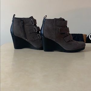 Wedge grey suede booties